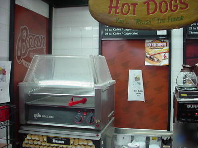 Hot dog grilling machines