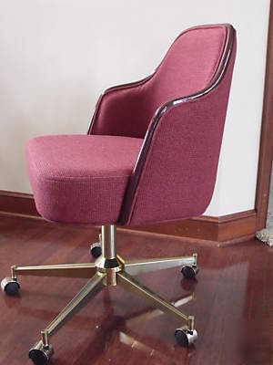 KNP250AC swivel chair