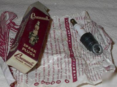 New cromwell spark plug in box maybe 4 antique hit miss
