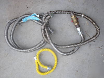 Lot of 3 flexible gas lines for water heaters and stove