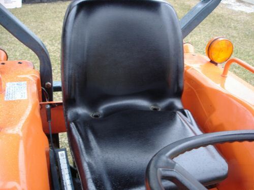 Kubota B8200HST-d with mower and canopy
