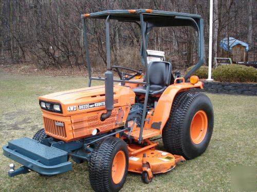 Kubota B8200HST-d with mower and canopy