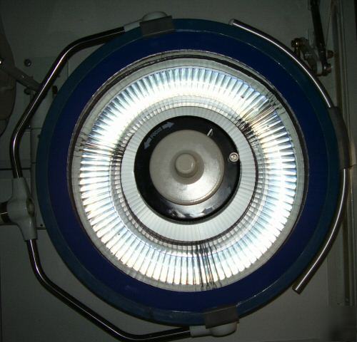 Amsco midmark ceiling mount fold-away surgical light