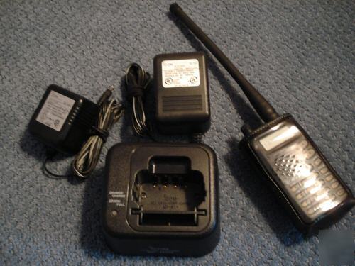 Icom ic-A23 vhf air band tranceiver kit w/ accessories