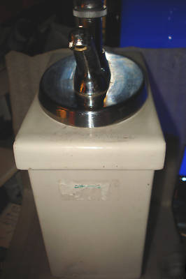 Deco black hall vanilla fountain syrup dispenser w pump