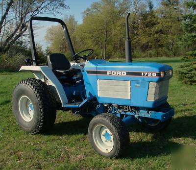Ford 1720 compact diesel tractor low hours, nice 