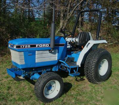 Ford 1720 compact diesel tractor low hours, nice 