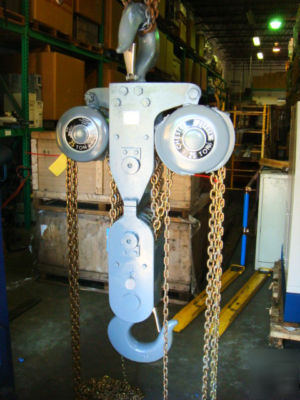 New chester zephyr 25 ton hook chain hoist in the crate