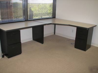 Haworth office cubicle stations & modular desks 
