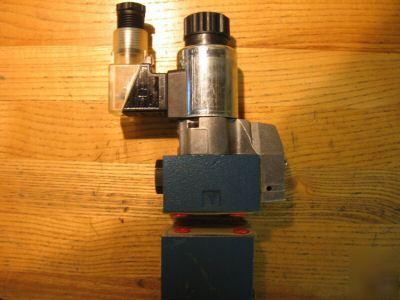 Rexroth valve m-4SEW6D35 / 630MW *never used*