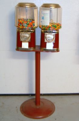 Dual classic candy & gumball vending machines w/stand