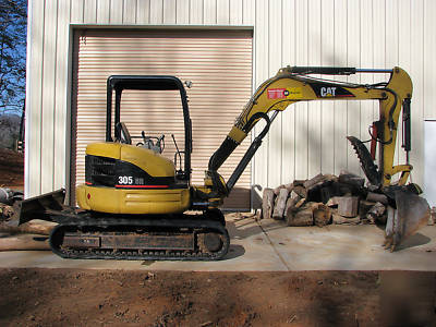 Stgrong and clean excavator with hydraulic thumb