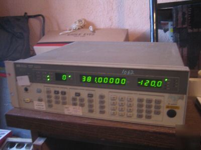 Hp 8656B signal generator 0.9-990 mhz opt 002 works