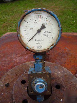 Dutch heavy duty hydraulic pressure gauge.