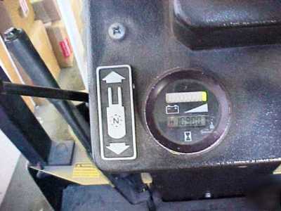 3500 lb,77 x 168 yale electric forklift,s.s.,ps,charger