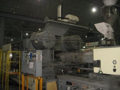 1763 ton, 343 oz lg injection molding machine