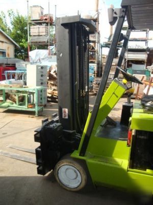 Clark electric fork lift with 360' rotating forks