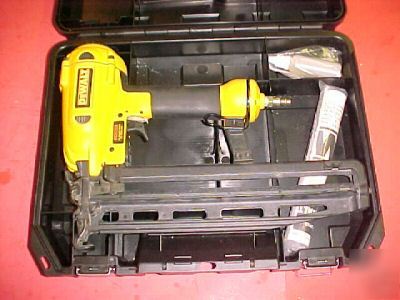 Dewalt tools finish trim nailer gun D51256 w/case
