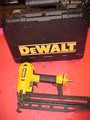 Dewalt tools finish trim nailer gun D51256 w/case