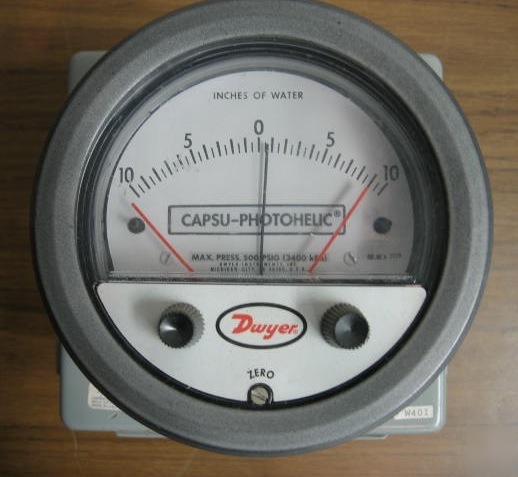 Dwyer 43320 capsu-photohelic W4OI pressure gage 