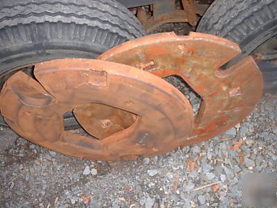 Farmall h rear weights. see details. two xlent.
