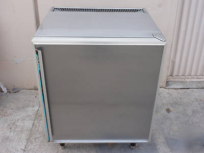 New silver king SKUCF7F freezer, ,works perfect,on legs