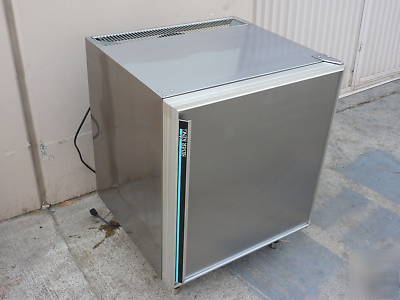 New silver king SKUCF7F freezer, ,works perfect,on legs