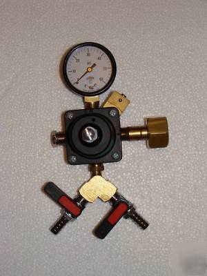 Single gauge pressure regulators with two valves used
