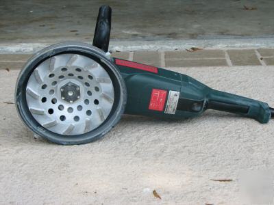 Metabo 9 inch grinder w/sawtec vacuum attachment