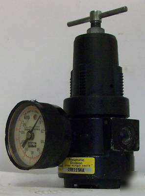 Schrader bellows pneumatic regulator with gauge 06R118