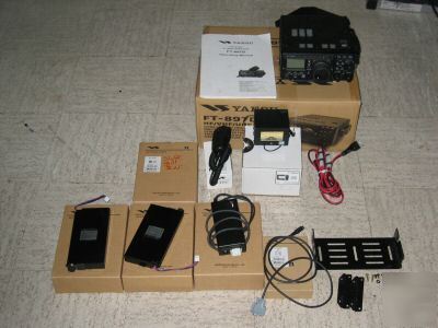 Yaesu ft-897D hf/vhf/uhf amateur tranceiver w/extras