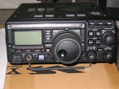 Yaesu ft-897D hf/vhf/uhf amateur tranceiver w/extras