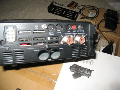 Yaesu ft-897D hf/vhf/uhf amateur tranceiver w/extras