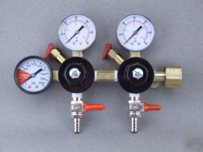 Dual pressure/double body beer CO2 primary regulator