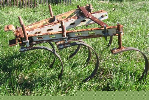 Allis-chalmers 716H with attachments