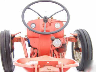 1952 ford 8N tractor w/ 3 pt disc. excellent condition