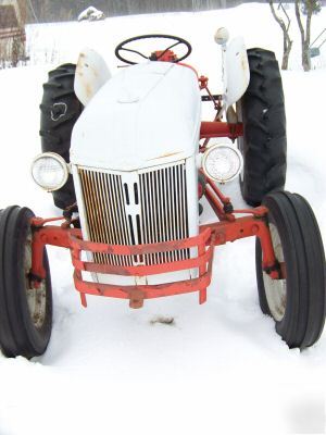 1952 ford 8N tractor w/ 3 pt disc. excellent condition