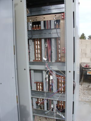 Electric switchgear panel box w 800 amp main loaded