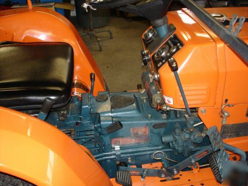 Kubota B8200HST-d with mower and canopy