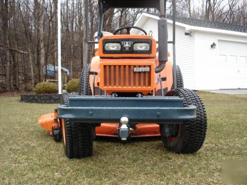 Kubota B8200HST-d with mower and canopy