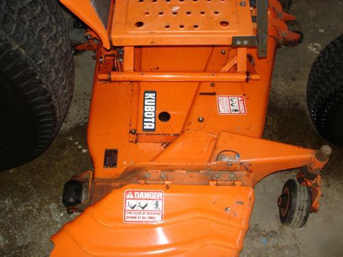 Kubota B8200HST-d with mower and canopy