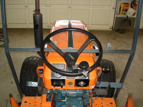 Kubota B8200HST-d with mower and canopy