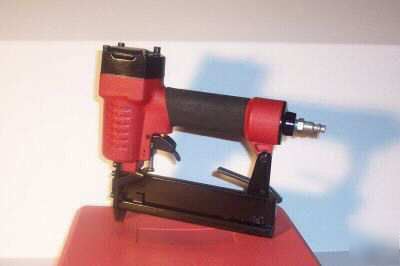 New air staple gun 18 gauges brads 5/8'' to 1-5/8''