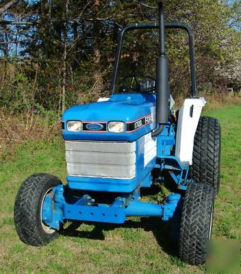 Ford 1720 compact diesel tractor low hours, nice 