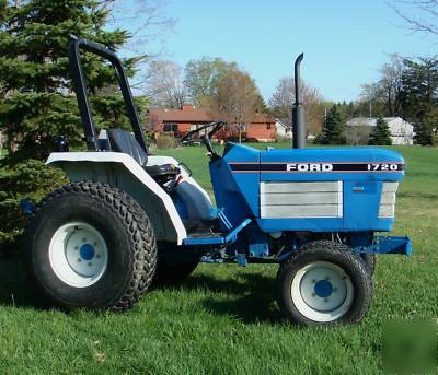 Ford 1720 compact diesel tractor low hours, nice 