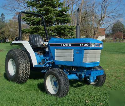 Ford 1720 compact diesel tractor low hours, nice 