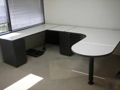 Haworth office cubicle stations & modular desks 