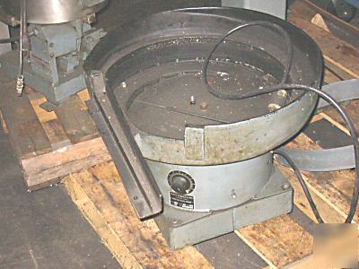 Vibratory parts feeder 16