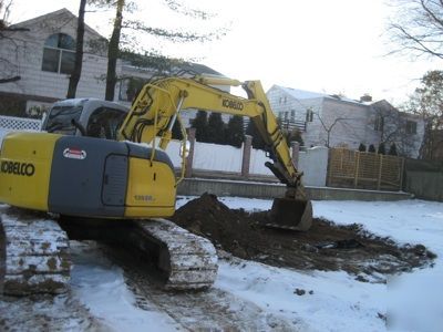 Kobelco SK135SRLC w/hydraulic thumb-purchase/rental ad