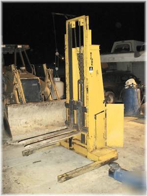 Lift-rite big joe 1500LBS lt 132 manual pallet stacker 